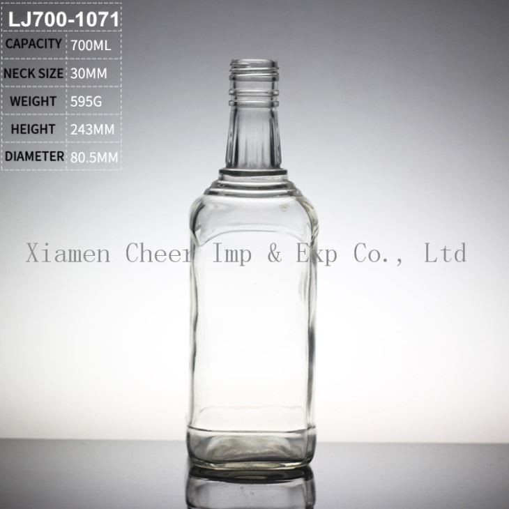 700 ml glas vodka flaske